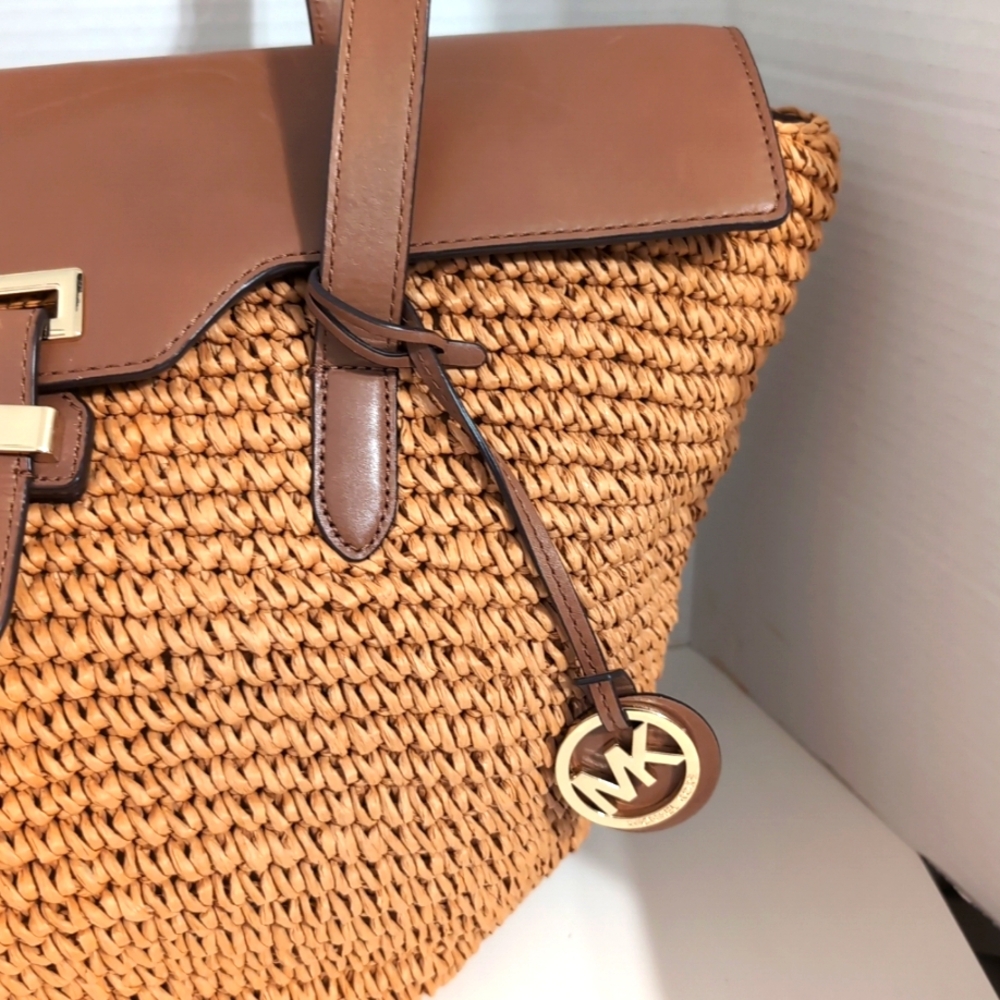 Michael Kors Tan and Brown Shoulder Bag - Picture 2 of 12